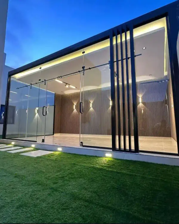 غرف الملاحق والجلسات الزجاجية الخارجية (Glass Rooms & Sunrooms)