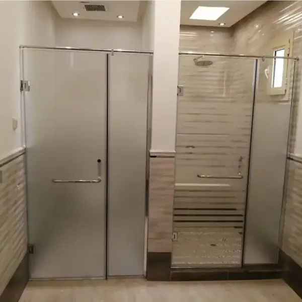 شاور واك-إن (Walk-in Shower): شروط التصميم الهندسي لمنع تسريب المياه